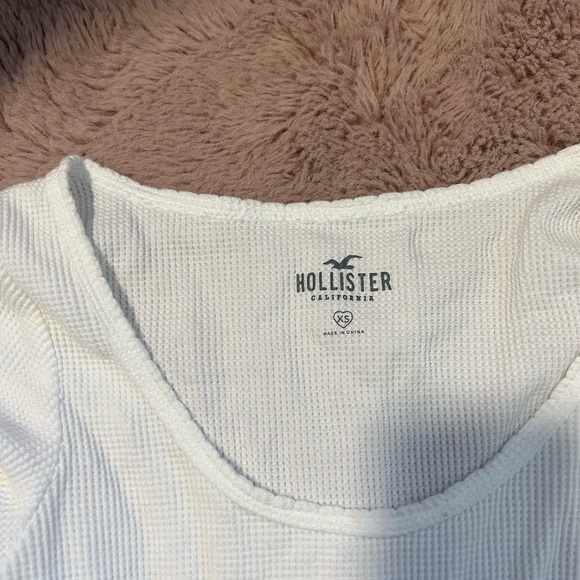 Hollister Must Have Tee Long-Sleeve - Picture 3 of 6